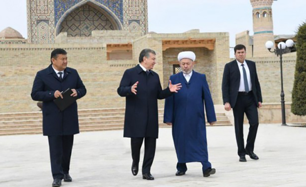 Мирзияев навязывает в Узбекистане суфизм