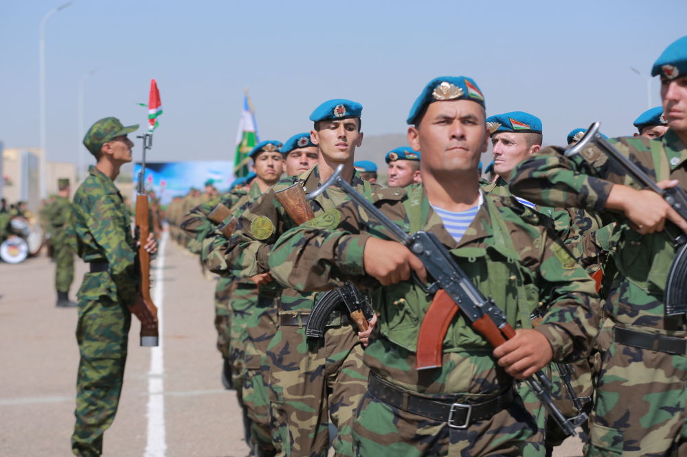 Совместные военные учения в Таджикистане и Узбекистане
