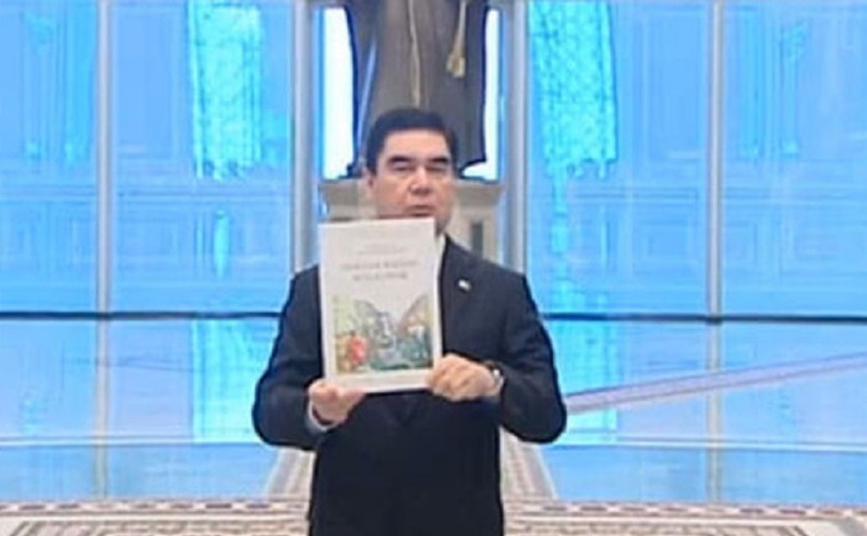 Туркменский “Царь” написал очередную “книгу” 