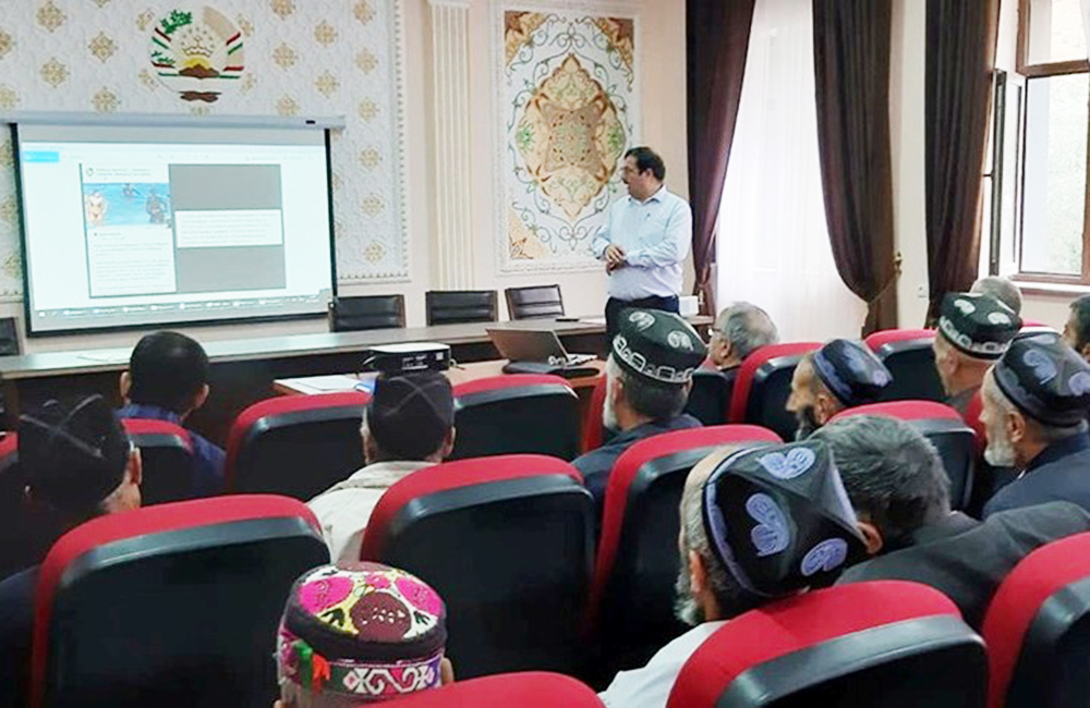 Таджикистан: имам-хатибов научат пользоваться социальными сетями