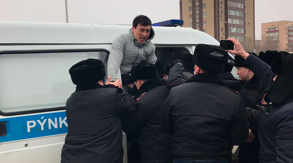 В Казахстане антиправительственные протесты набирают обороты