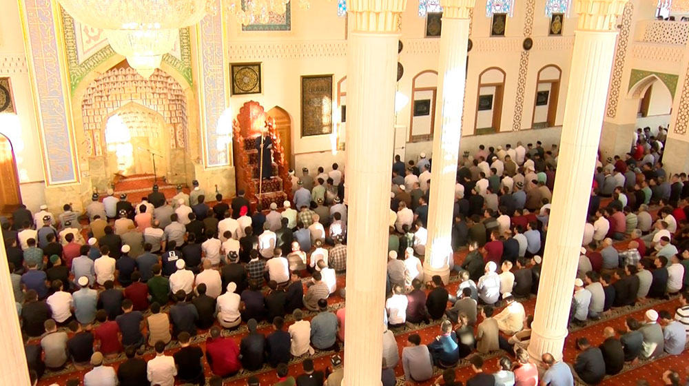В Таджикистане снова открыты мечети