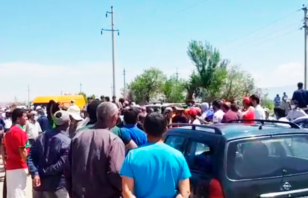 Таджикистан: участников протеста 17 мая преследует милиция