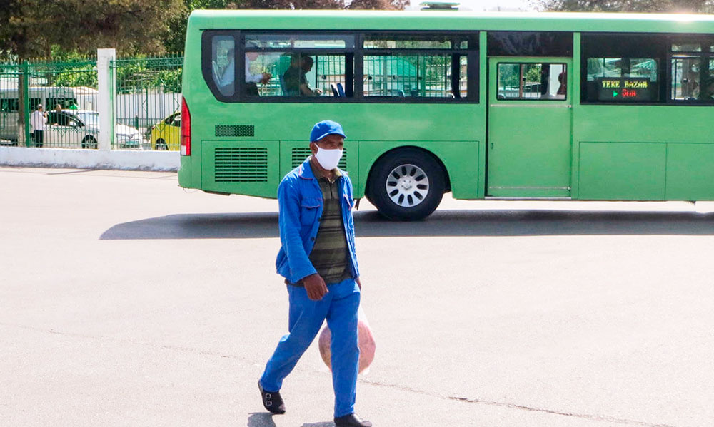 В Туркменистане обязали носить маски