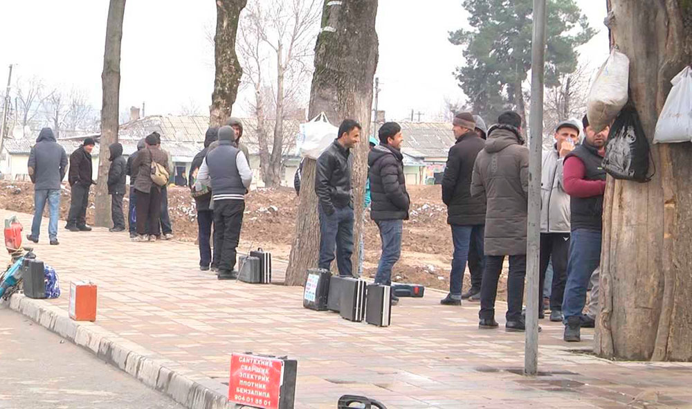 Безысходность: таджикистанцы готовы снова ехать в Россию