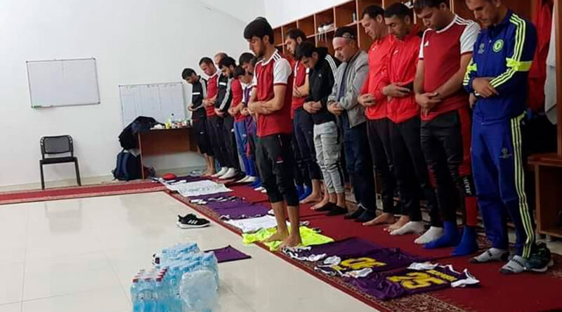 Таджикистан: кулябских футболистов допросили за намаз