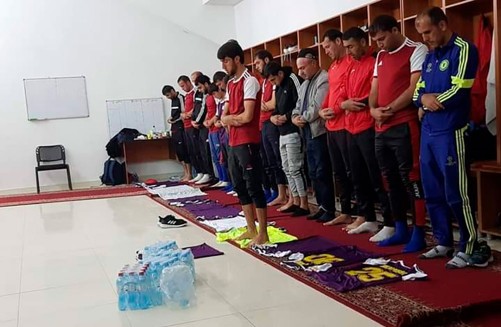 Таджикистан: кулябских футболистов допросили за намаз