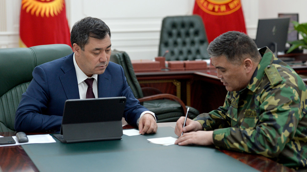 К военной доктрине Кыргызстана добавили “внешнюю агрессию”
